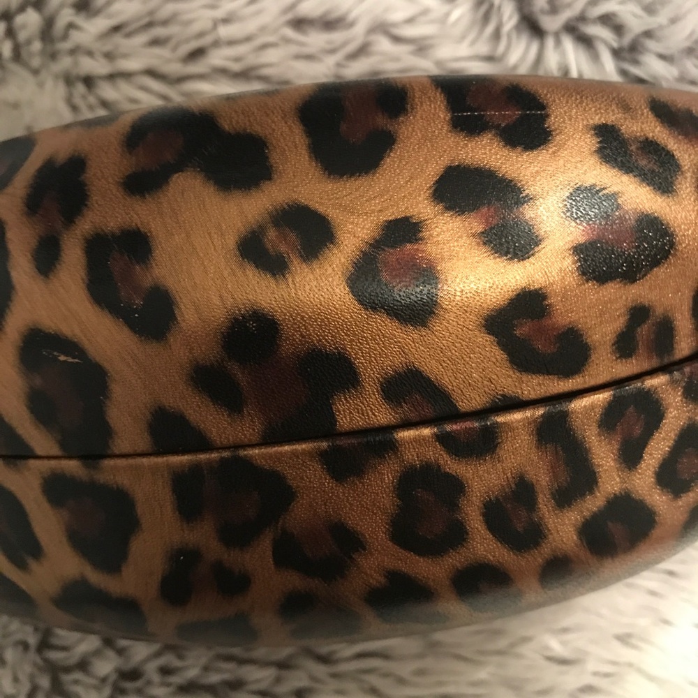 Guess case - Picture 3 of 4